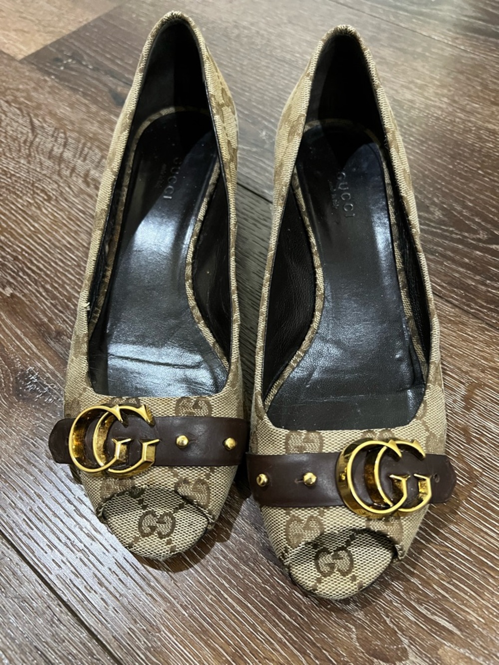 Gucci canvas Brown Monogram Pumps with gold and brown Leather Strap size 38 - Picture 11 of 11